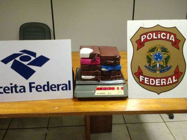 Mulher de 27 anos tenta embarcar com 8kg de coca&iacute;na em aeroporto