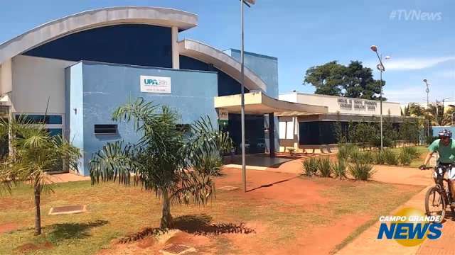 Pacientes reclamam de fios expostos, cama sem colch&atilde;o e pombos em UPA