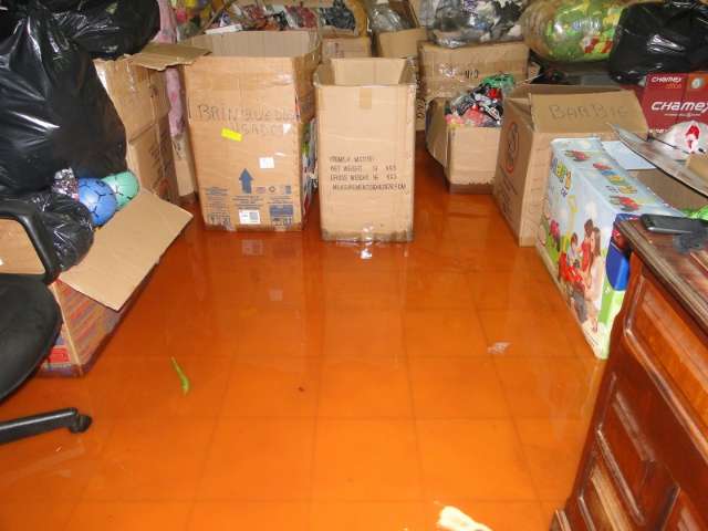 Chuva leva asfalto na rua Spipe Calarge e no Itamarac&aacute;