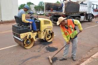 Prefeitura promete 'tapar' buracos de 32 ruas em 4 regi&otilde;es nesta sexta-feira