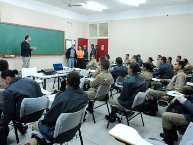 Mais de 200 servidores do Estado participam de cursos de qualifica&ccedil;&atilde;o