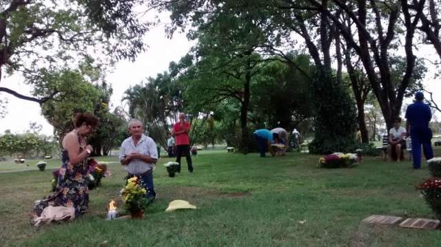Cemit&eacute;rio tem mordomia para visitantes e funcion&aacute;rio que morou com os mortos  