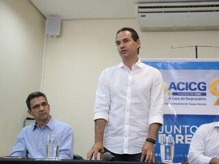 Secretário da Sedesc, Luiz Fernando Buainain à esquerda, junto com o prefeito Marquinhos Trad (Foto: Fernando Antunes)