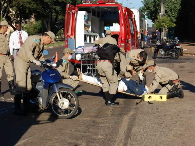  Acidente entre duas motos deixa quatro pessoas feridas