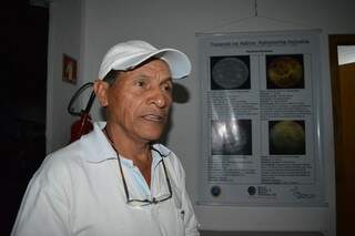 Antônio Medeiros tem 65 anos, gosta de astronomia e quer voltar a estudar o assunto (Foto: Alana Portela)