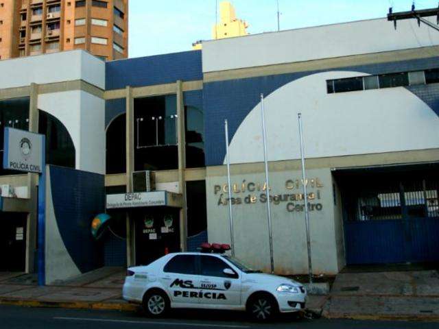 Jovens usam Veloster para assaltar com&eacute;rcio e s&atilde;o presos com armas 