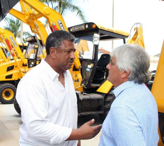 Em clima de campanha, Delc&iacute;dio vai percorrer MS para definir projetos