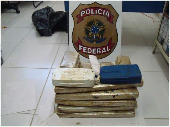  Pol&iacute;cia Federal apreende maconha e coca&iacute;na em fundo falso de Fusca