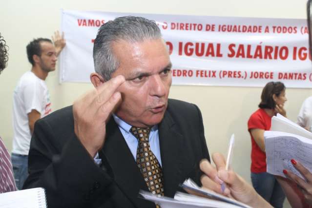 C&acirc;mara v&ecirc; desrespeito de Bernal na execu&ccedil;&atilde;o do Or&ccedil;amento de 2013