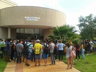 Estudantes protestaram próximo ao local do estupro (Foto: Felipe de Almeida)