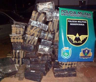  Tr&ecirc;s homens s&atilde;o presos com uma tonelada de maconha em Amambai