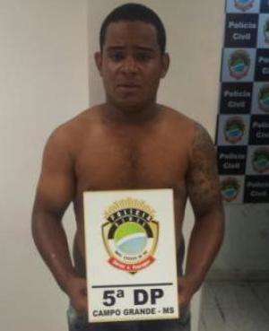 Ap&oacute;s &quot;ca&ccedil;ada&quot;, suspeito de homic&iacute;dio no Parati se apresenta &agrave; Pol&iacute;cia Civil