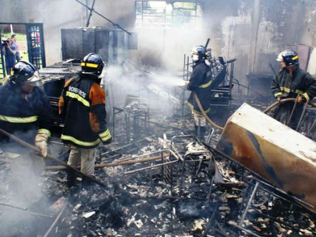  Pr&eacute;dio da Patrulha Mirim em Dourados fica destru&iacute;do ap&oacute;s inc&ecirc;ndio