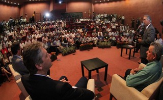 Governador, secretários e os prefeitos dos municípios. (Foto: Chico Ribeiro/Notícias MS)
