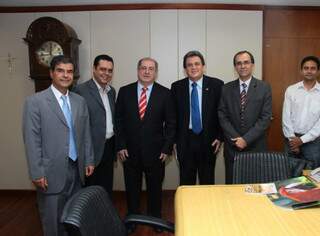 Comitiva de Campo Grande, encabeçada pelo prefeito Nelsinho e vereador Flávio, com o ministro Paulo Bernardo e senador Waldemir Moka.