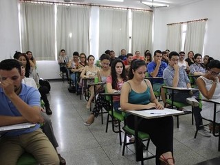 Candidatos concentrados em um dos locais de prova (Foto: IFMS/Divulgação)