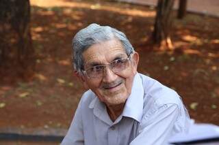 Muito simpático, o militar aposentado Leopoldo Pires, de 89 anos, considera o pagamento uma boa notícia, mas não se mostrou muito ansioso com a notícia. (Foto: Fernando Antunes)