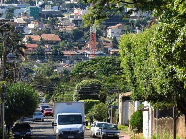 Temperatura volta a subir, mas com tempo nublado, chuvas e trovoadas