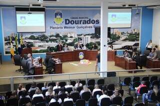 Sessão no legislativo douradense, que avalia mudança no Regimento Interno. (Foto: Thiago Morais/Câmara de Dourados)