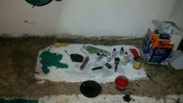 Adolescentes s&atilde;o detidos pichando muro da &Aacute;guas de Guariroba