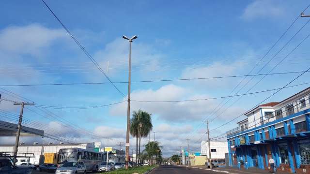 Previs&atilde;o &eacute; de tempo nublado com pancadas de chuva isoladas na Capital