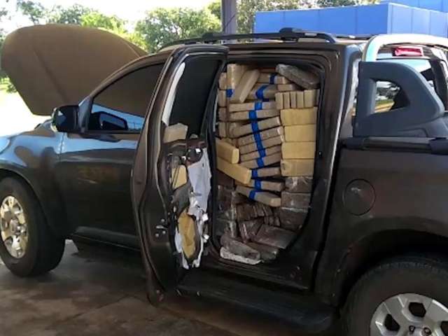 Traficantes &ldquo;caem&rdquo; com camionete recheada de maconha em Campo Grande