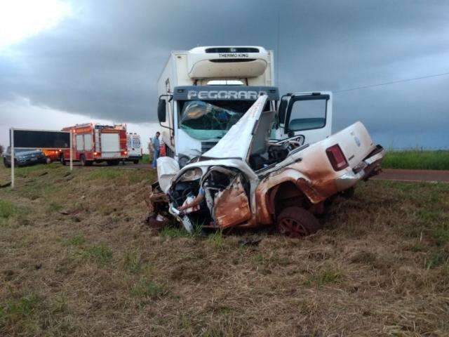 Motorista morre e 2 pessoas ficam feridas em acidente na BR-060