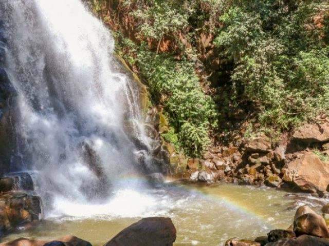 Segundo no dia, banhista morre afogado na cachoeira do C&eacute;uzinho
