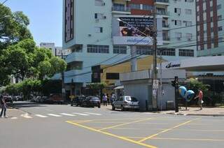 Avenida Afonso Pena, com a rua 13 de maio, sem atividade política nesta sexta-feira (Foto: Alcides Neto)