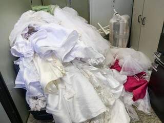 Ap&oacute;s den&uacute;ncias de estelionato, 100 vestidos de noiva s&atilde;o apreendidos