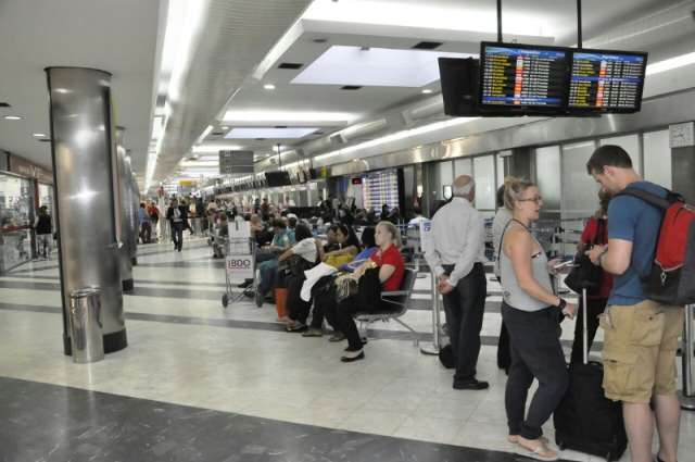 Aeroporto fecha para reforma &agrave; noite e muda 12 voos de hor&aacute;rio