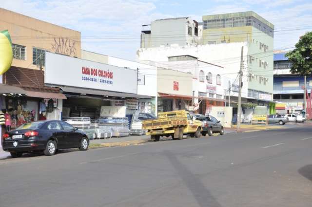 Em concorr&ecirc;ncia na &quot;rua do colch&atilde;o&quot; lojas usam da conversa ao WhatsApp