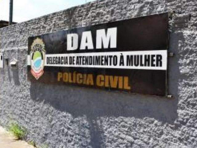 Av&oacute; denuncia e padastro &eacute; preso sob suspeita de abusar de tr&ecirc;s crian&ccedil;as 