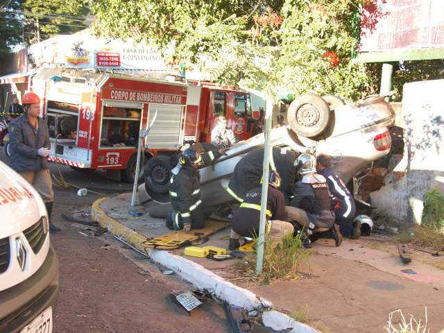  Acidente grave tumultua esquina das ruas Eduardo Santos Pereira e 13 de Junho