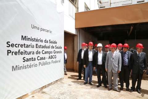 Ministro e governador vistoriam obras do Hospital do Trauma na Capital