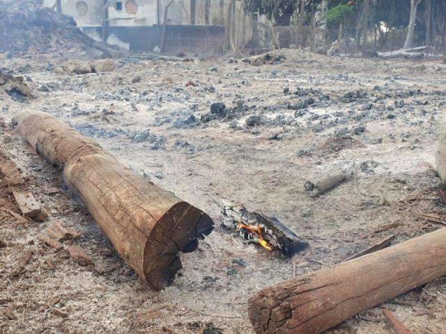 Madeireira estima preju&iacute;zo de R$ 30 mil e suspeita que inc&ecirc;ndio foi criminoso