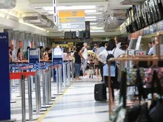 Passageiros no saguão do Aeroporto Internacional de Campo Grande (Foto: Arquivo)