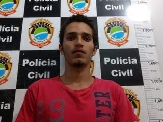 Rafael foi autuado em flagrante por explorar prostituição de menores (Foto: Osvaldo Duarte/Dourados News)