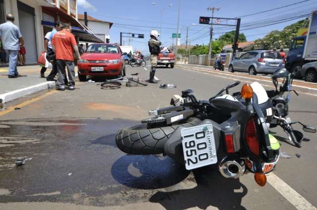 Colis O Entre Moto E Bicicleta Deixa Dois Feridos E Interdita Trecho De