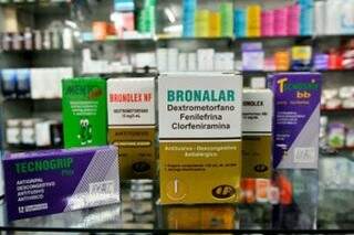 Mais de 3 mil medicamentos foram retirados de prateleiras da fronteira (Foto: Reprodução/Conesul News)