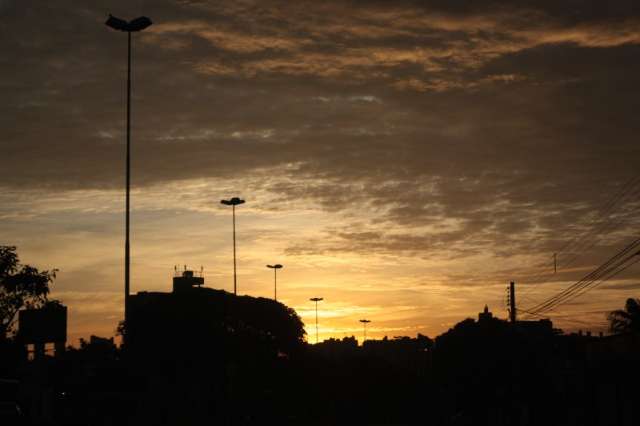 Sexta-feira amanhece com c&eacute;u nublado e deve chover