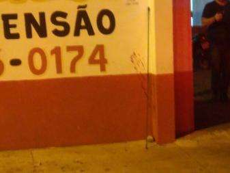 Homem morre ao ser baleado seis vezes em esquina na rua da Divis&atilde;o
