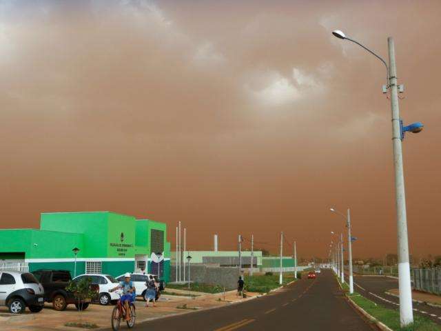 Tempestade de terra cobre bairros da regi&atilde;o sul e centro de Dourados