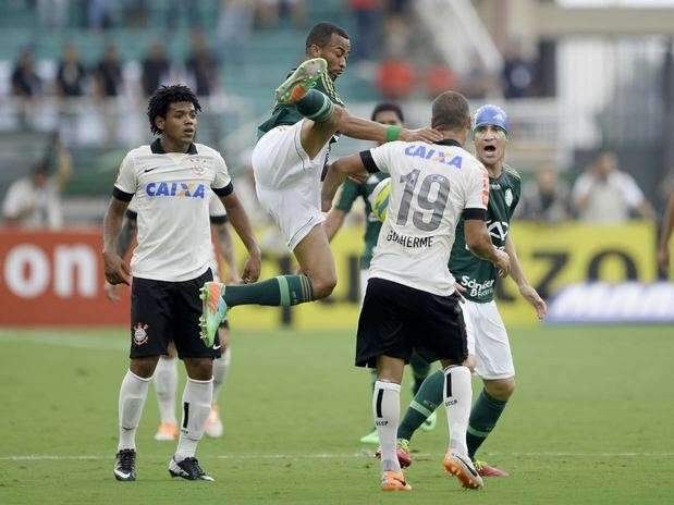 Corinthians sai na frente, mas Palmeiras busca empate em cl&aacute;ssico, 1 a 1