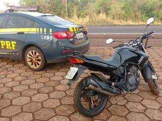 Moto roubada que foi recuperada por equipe da PRF (Foto: Divulgação) 