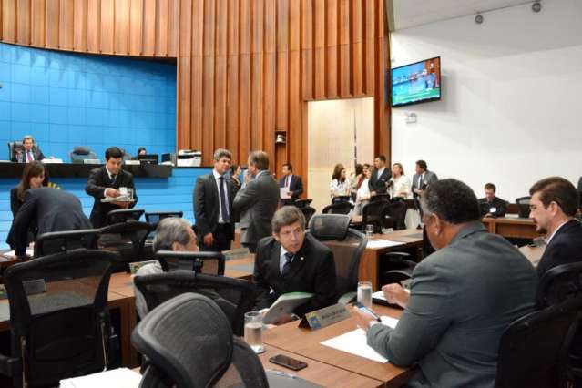 Assembleia poder&aacute; funcionar em meio per&iacute;odo durante campanha