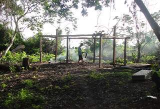 Construção de casa foi feita em área de preservação permanente. (Foto: Divulgação)