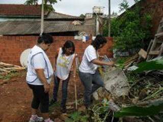 Mutirão contra a dengue na Vila Hilda, 800 casas foram vistoriadas em dois bairros. (Foto: Divulgação)