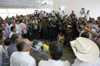 Um dos objetivos da coletiva foi desmentir ataques do PT sobre a transferência de impostos do gasoduto Brasil-Bolívia. (Foto: Alexandre C. Mota)