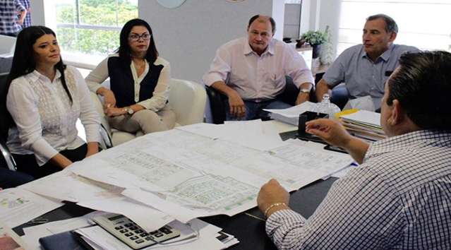 Rose vistoria obras que somam mais de R$ 100 milh&otilde;es no interior